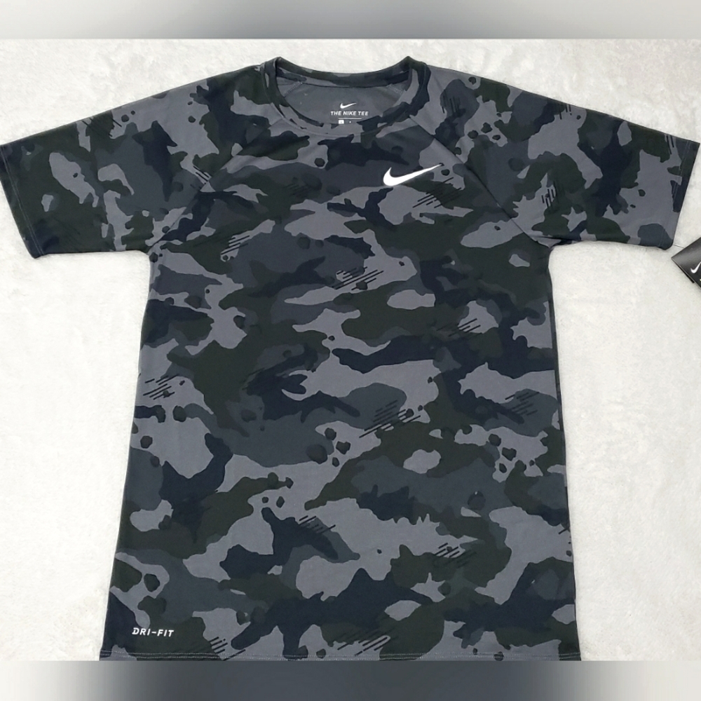 🔷️CAMO Nike Athletic Cut Dri-fit Shirt🔷️